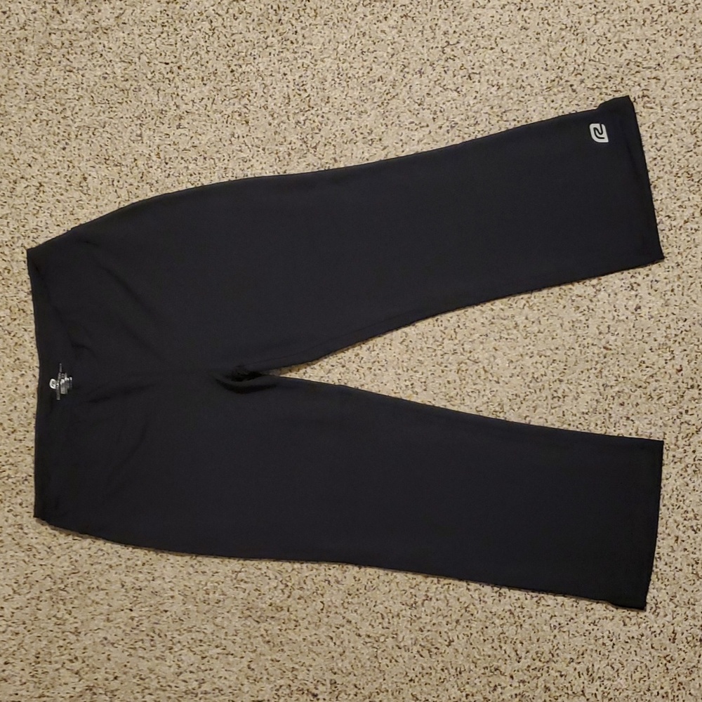 NWOT Roadrunner All Sport Cropped Athletic Pants